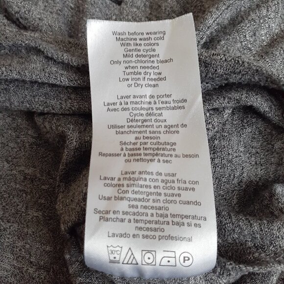 A Pea In the Pod Women's Maternity Size Small Gray Giraffe Print T-Shirt - Picture 9 of 11